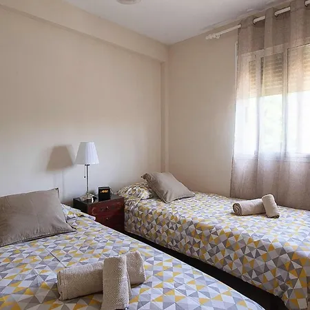Holiday Flat - Tfn021006-dya *